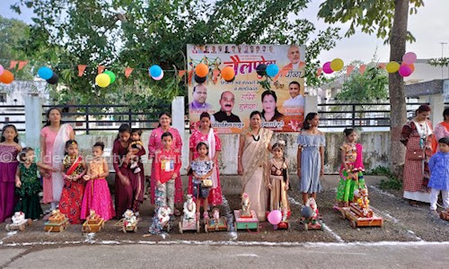 Golden beauty parlour in Indralok Colony, Indore - 452006