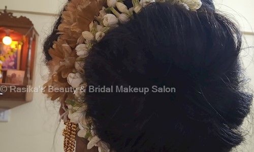 Rasika's Beauty & Bridal Makeup Salon in Chakala, Mumbai - 400093