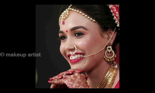 makeup artist  in Chirag Dilli, Delhi - 110017