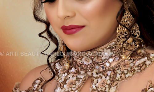 ARTI BEAUTY PARLOUR AND ACADEMY in Amroli, Surat - 394107