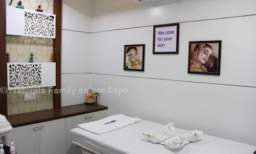 Naturals Family saloon&spa in Gandhinagar, Vijayawada - 520003