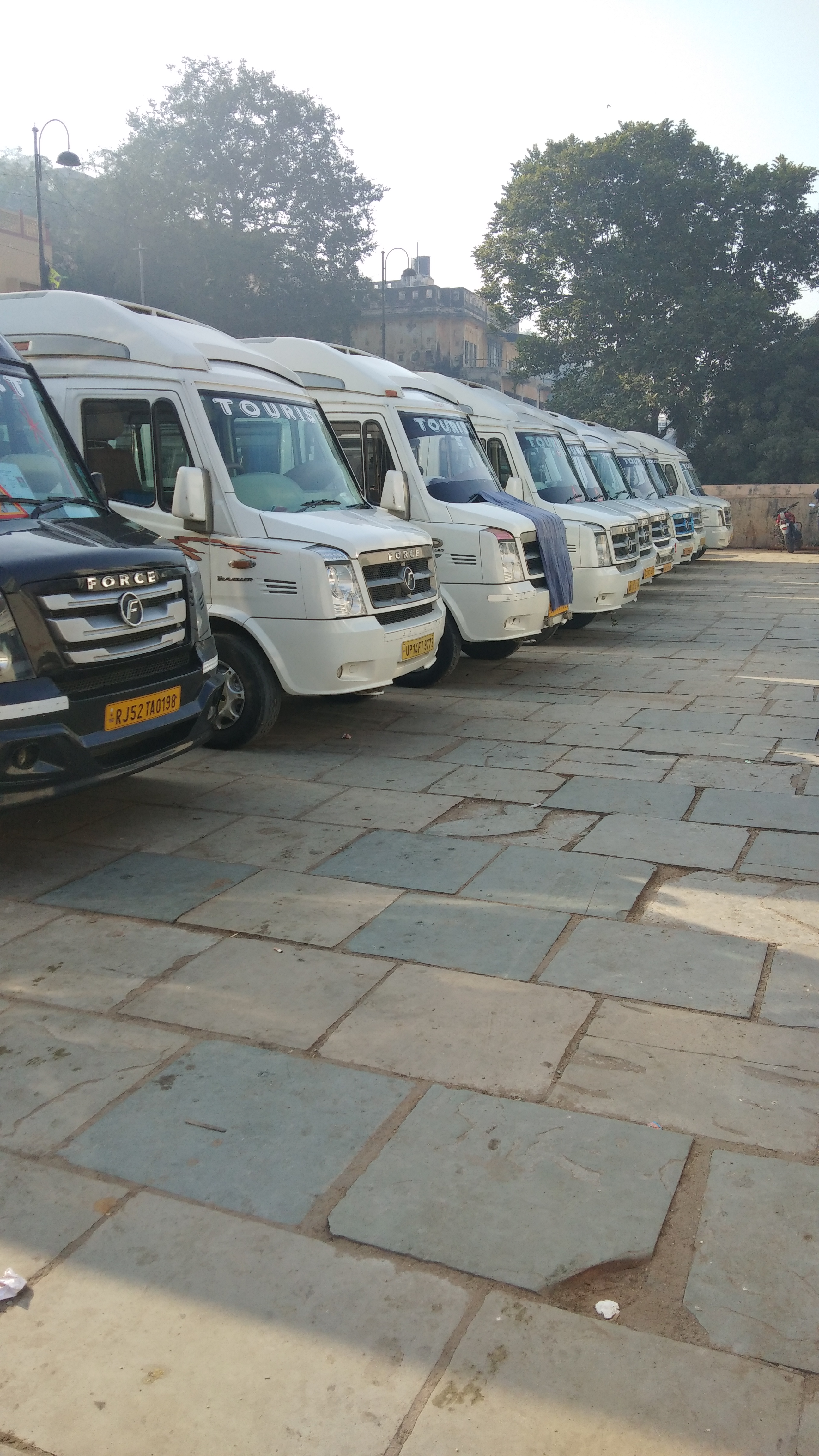   Innova CRYSTA hire in delhi 