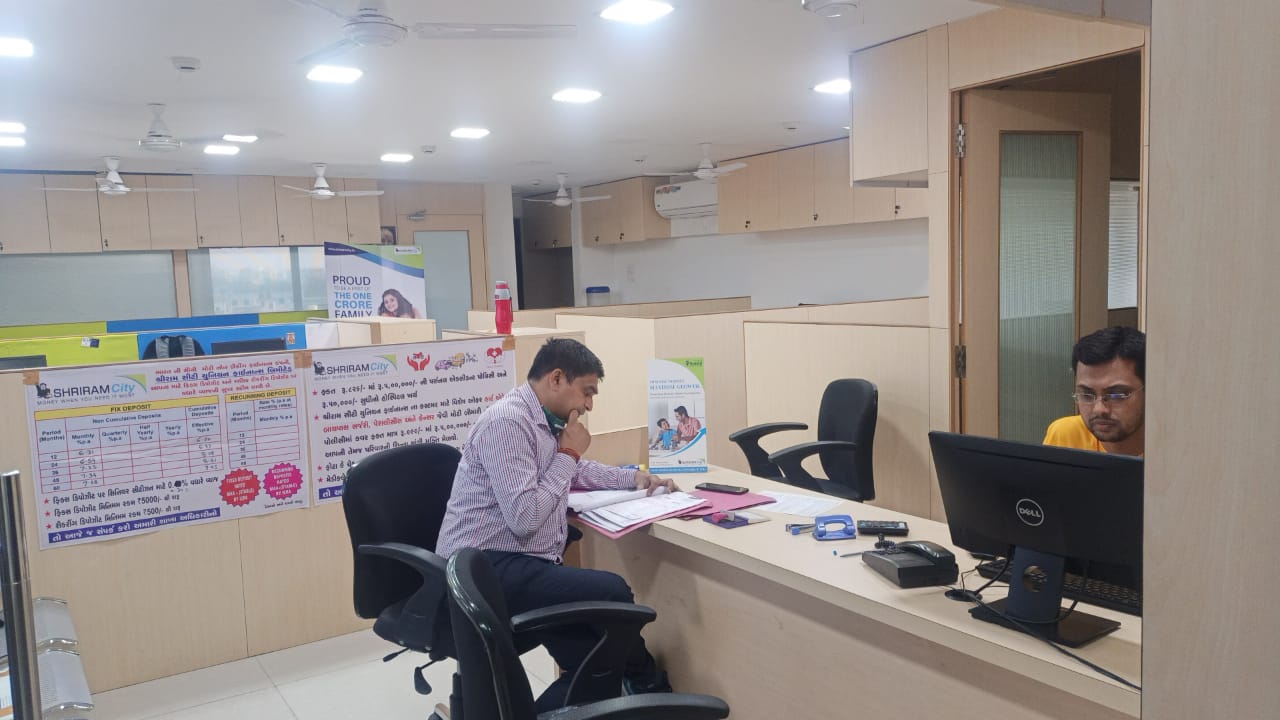 Shriram Finance Limited in Adajan, Surat