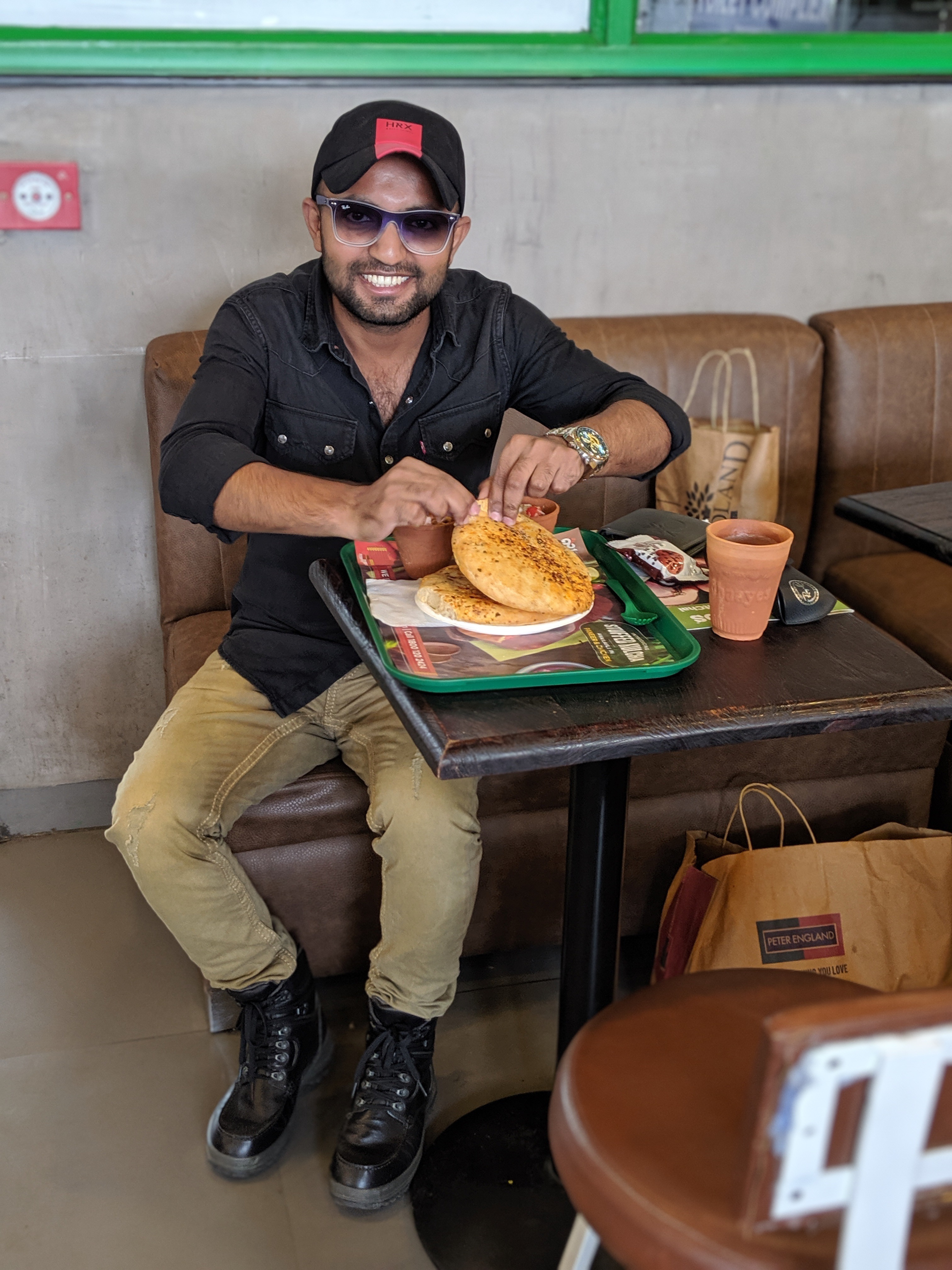 Chaayos Cafe - Kashmere Gate Metro Station