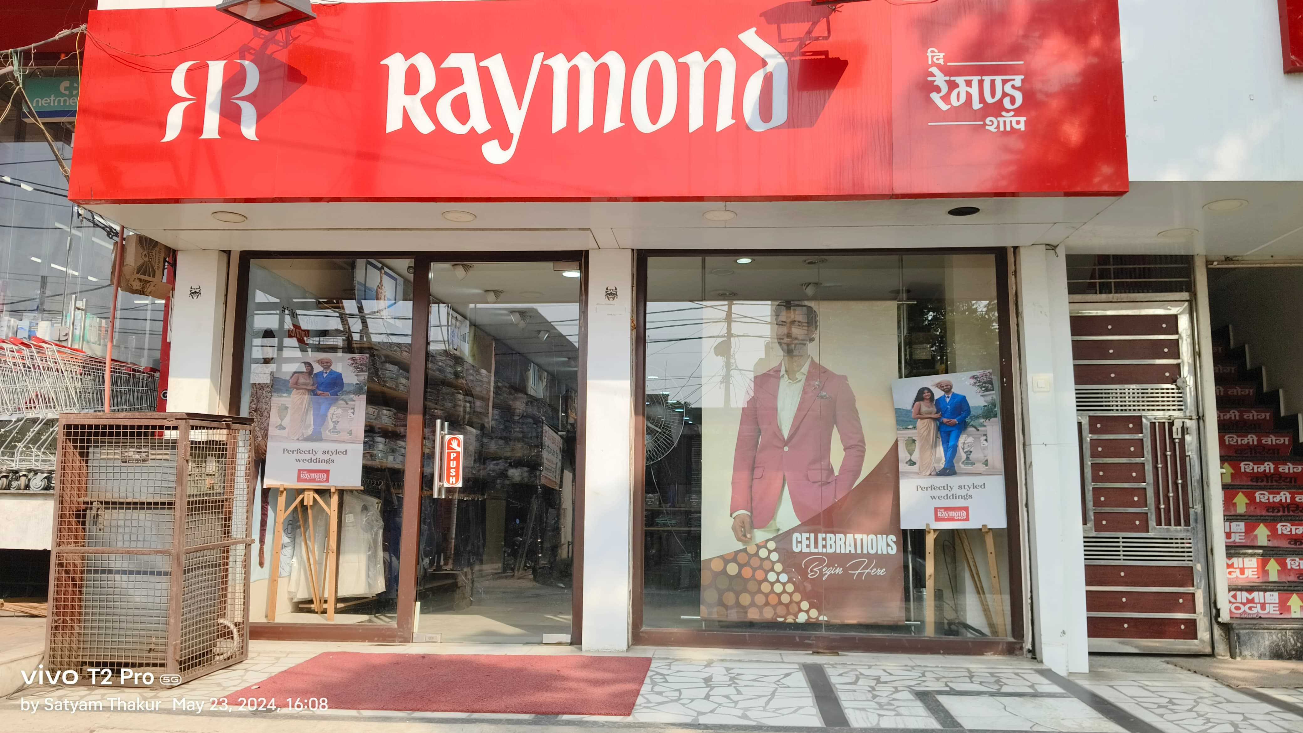 Raymond in ITI Chauraha, Farrukhabad