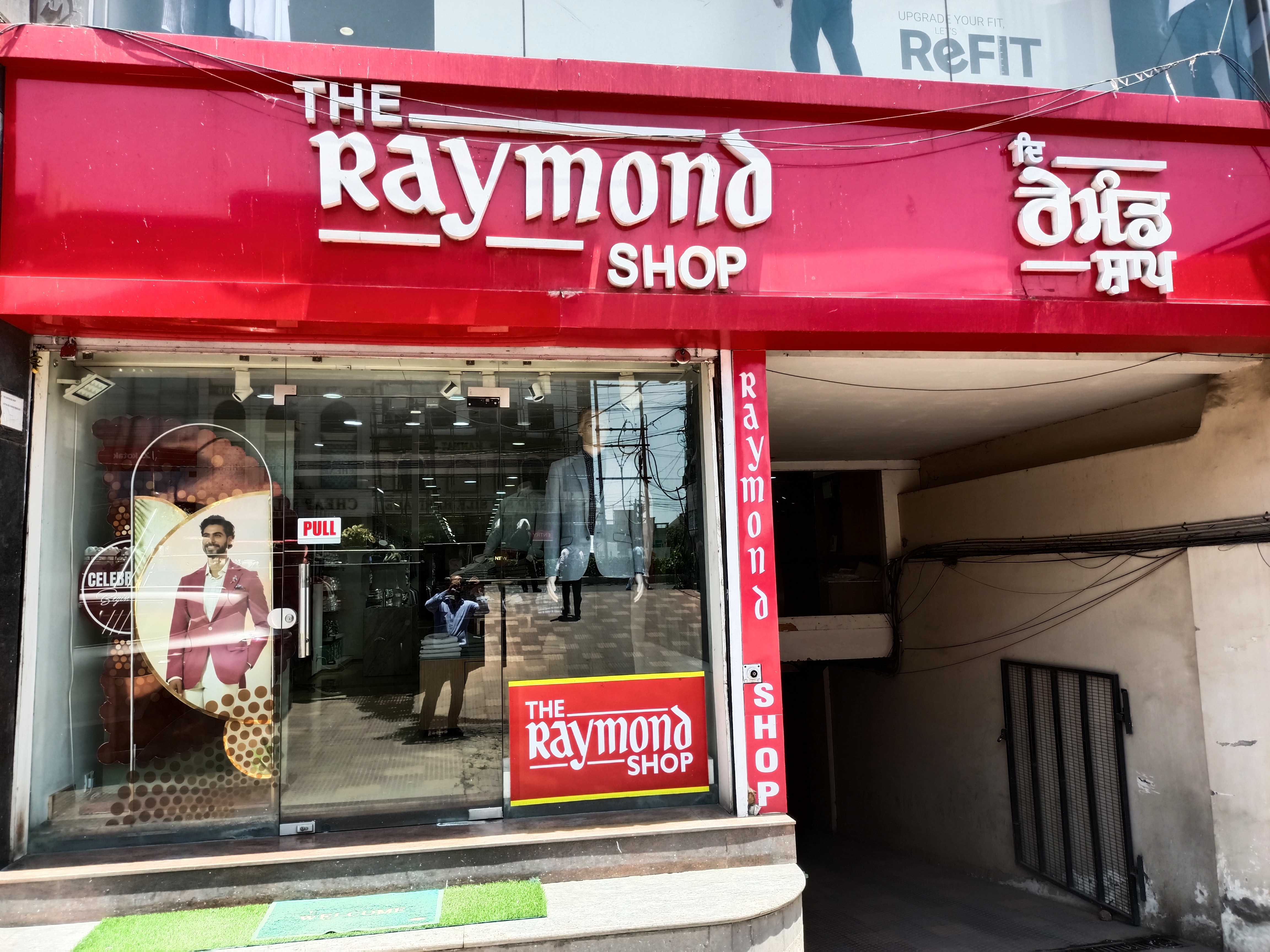 Raymond in Koh - E - Fiza, Ludhiana