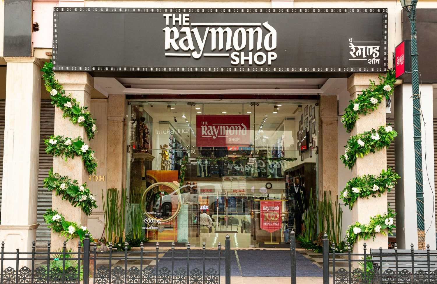 Raymond in Hazratganj, Lucknow