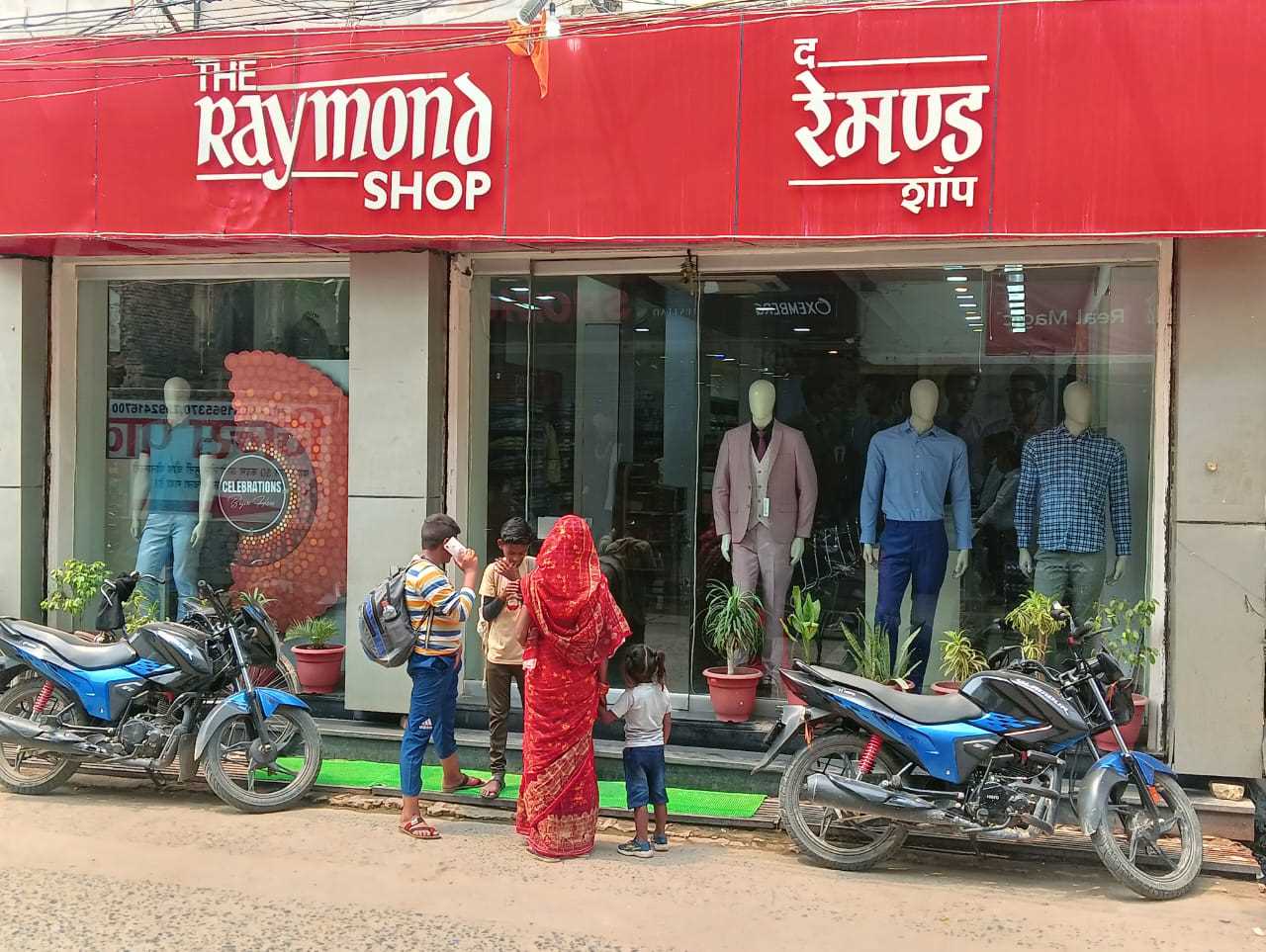 Raymond in Lal Bazar, Bettiah