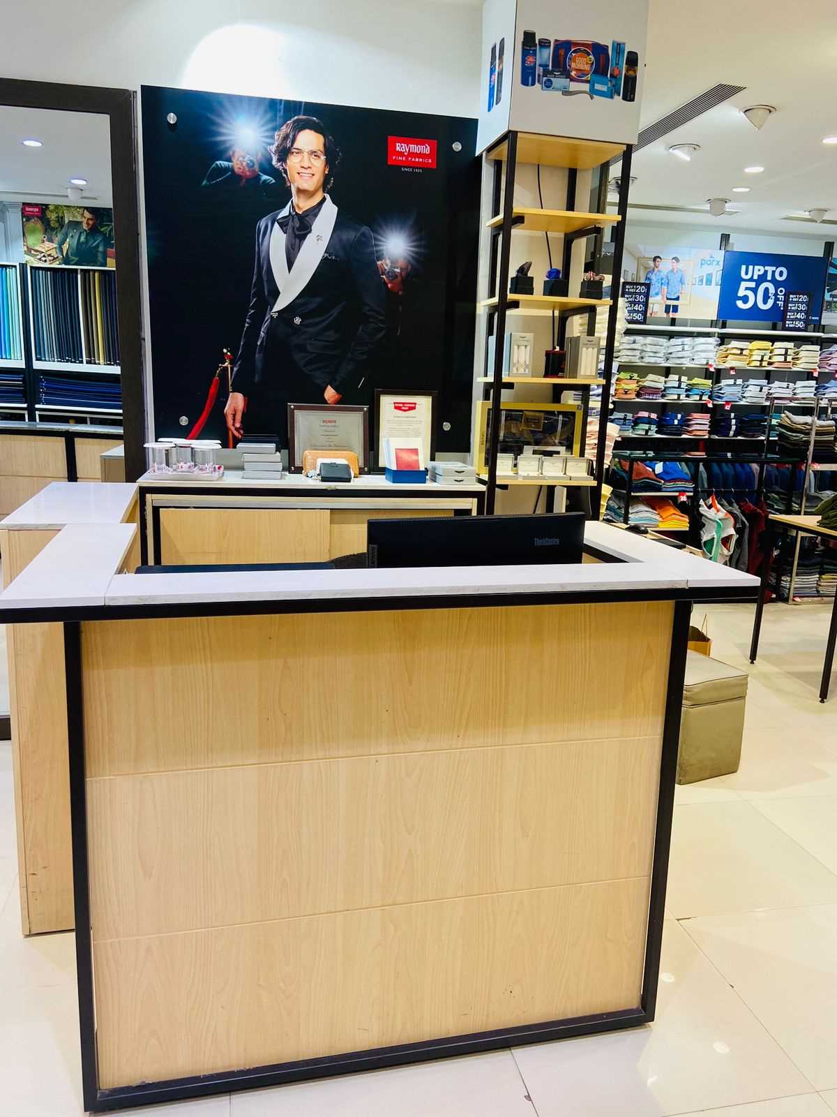 Raymond in Sector 14, Gurugram