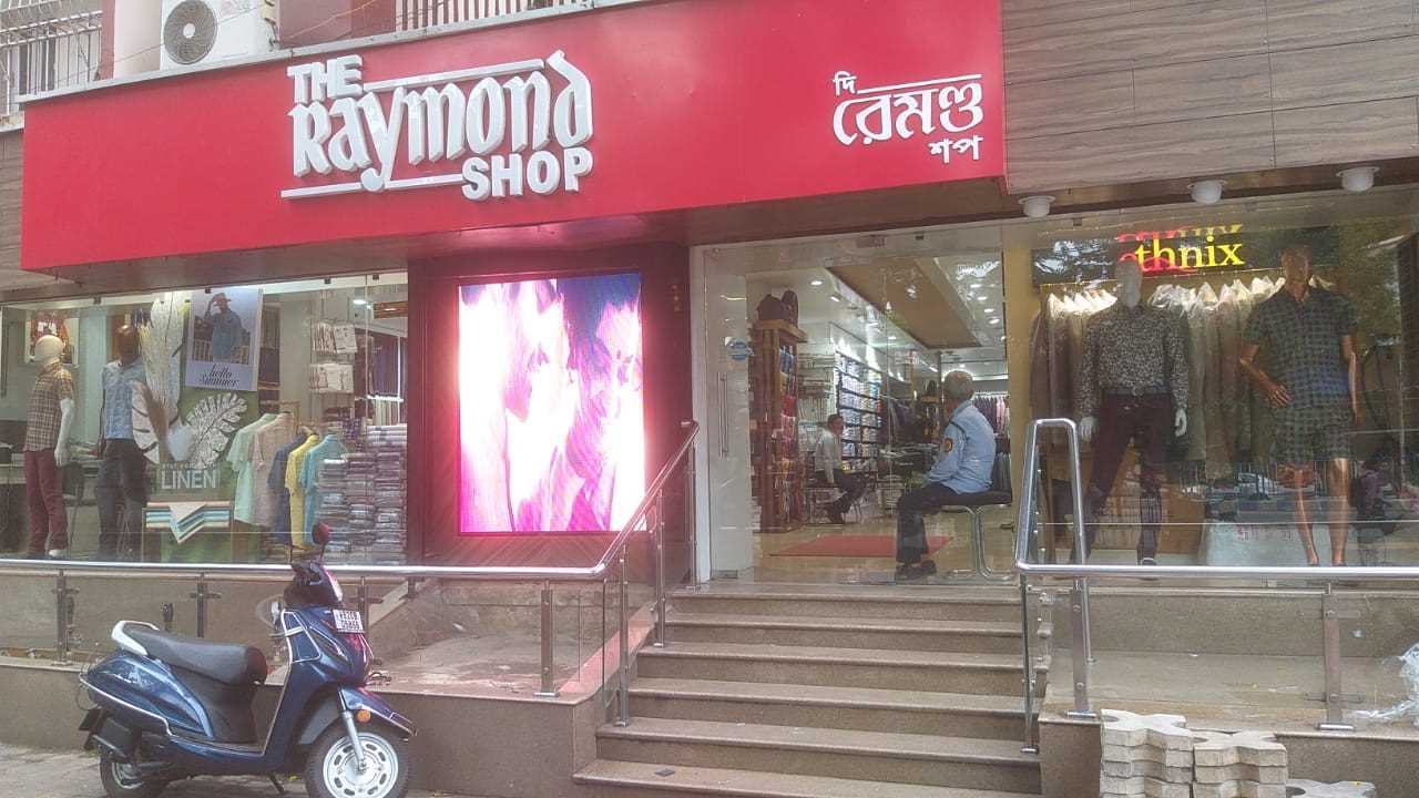 Raymond in lake Terrace, Kolkata