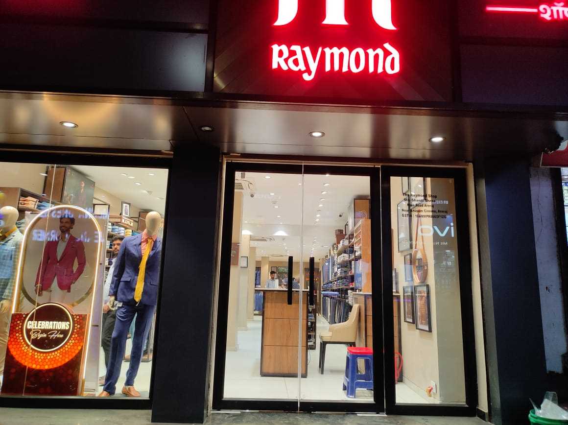 Finest Men's Suits and Clothing in Areraj, Areraj Raymond