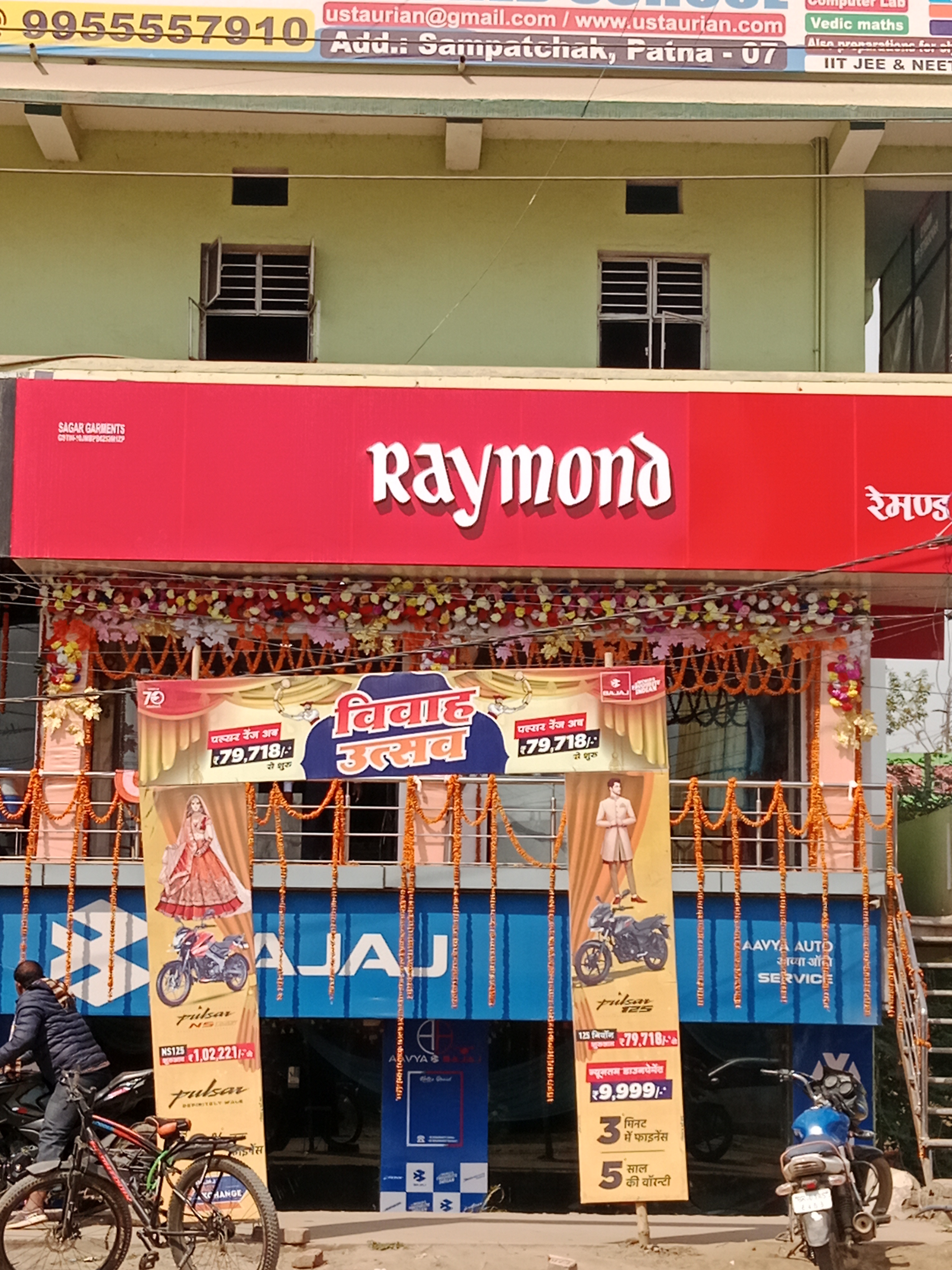 Raymond in Sampatchak, Patna