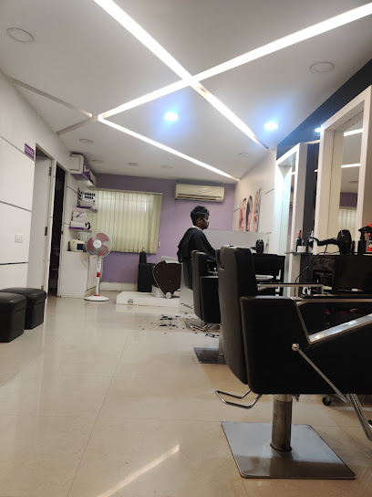 Logo of Naturals Unisex Salon & Spa